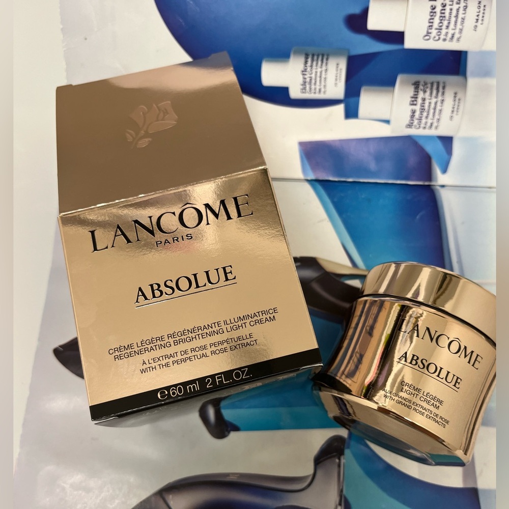 Lancome ABSOLUE light CREAM MOISTURIZER
Brightening & Revitalizing brand new 2fl